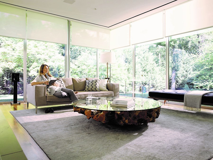 Single vs. Dual Roller Shades: What’s the Difference?